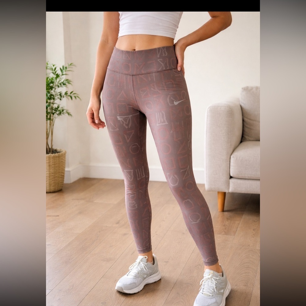 EXCELLENT CONDITION WOMEN’S MEDIUM NIKE REFLECTIVE LEGGINGS